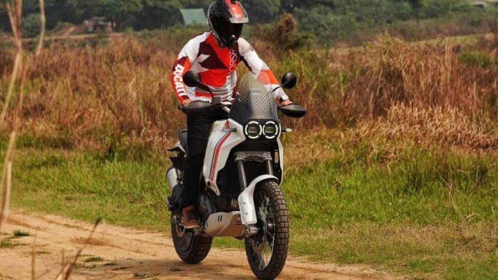 Xe sở hữu 6 chế độ lái, bên cạnh những chế độ lái thường thấy là Sport, Touring, Urban, Wet, DesertX, Enduro và Rally