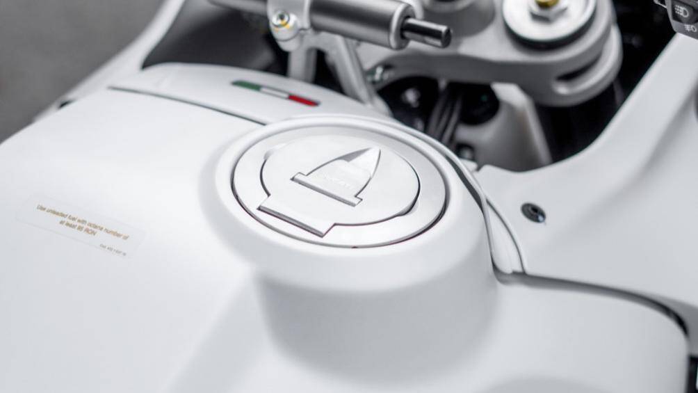 Các công nghệ hỗ trợ trên xe như kiểm soát lực kéo, kiểm soát phanh động cơ, Quickshift 2 chiều, kiểm soát hành trình, ABS hỗ trợ vào cua...