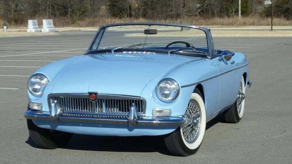 MG MGB (giá bán từ 7.300 - 12.400 USD)