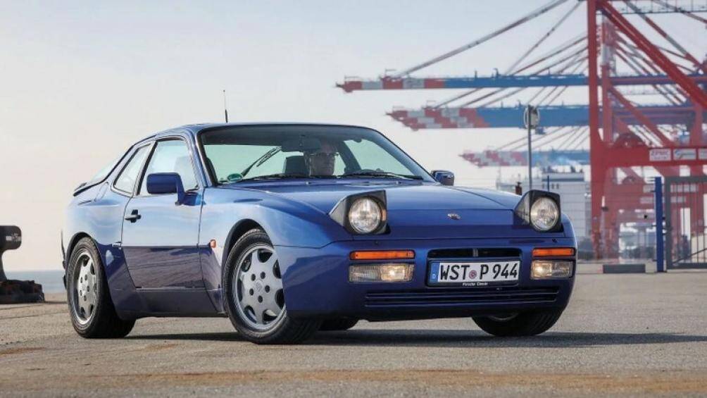 Porsche 944 (giá bán từ 10.500 USD - 21.000 USD)