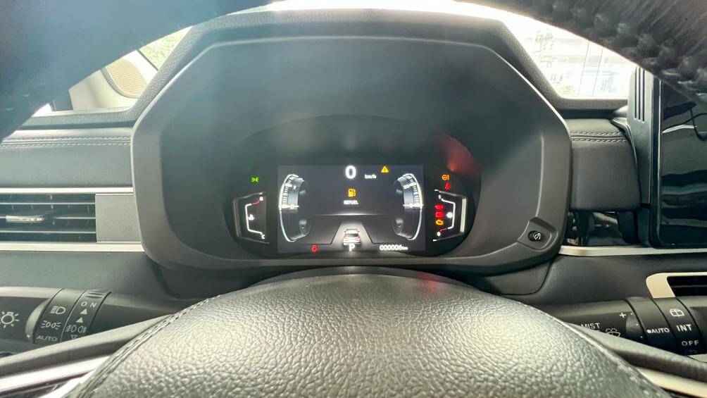 Bảng đồng hồ dạng màn hình kỹ thuật số 8 inch, thay thế cho đồng hồ kiểu kim - số của đời trước