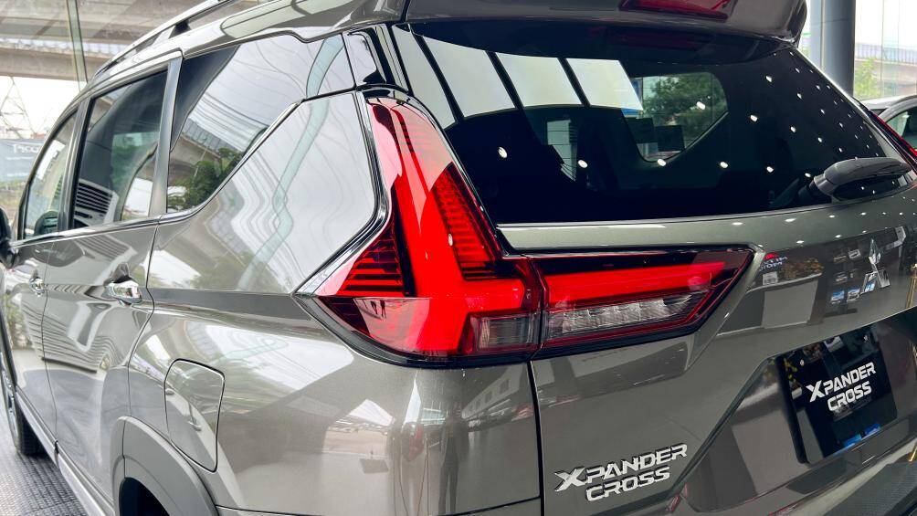 Cụm đèn trước/sau của xe cũng có tạo hình chữ T mới tương tự mẫu Xpander 2022