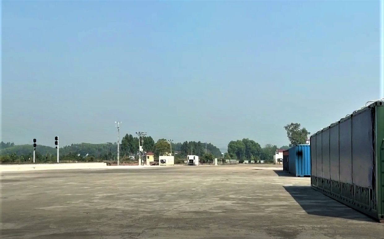 Trao đổi với Báo Giao thông, ông Trương Tồn Vĩ, Tổng giám đốc Công ty Việt Thông cho biết, với việc đưa ga Kép vào hoạt động liên vận quốc tế sẽ tạo thuận lợi hơn cho doanh nghiệp, rút ngắn quãng đường, đỡ ách tắc khi hàng hóa vận chuyển tăng cao. Vì vậy Việt Thông đang phối hợp cùng đường sắt Việt Nam khảo sát, để lập dự án đầu tư hạ tầng, dịch vụ ga Kép thành ga liên vận tiêu chuẩn quốc tế, trở thành trung tâm trung chuyển hàng hóa xuất nhập khẩu các nước trong khu vực. Dự kiến sẽ huy động khoảng 1.700 tỷ cho dự án.