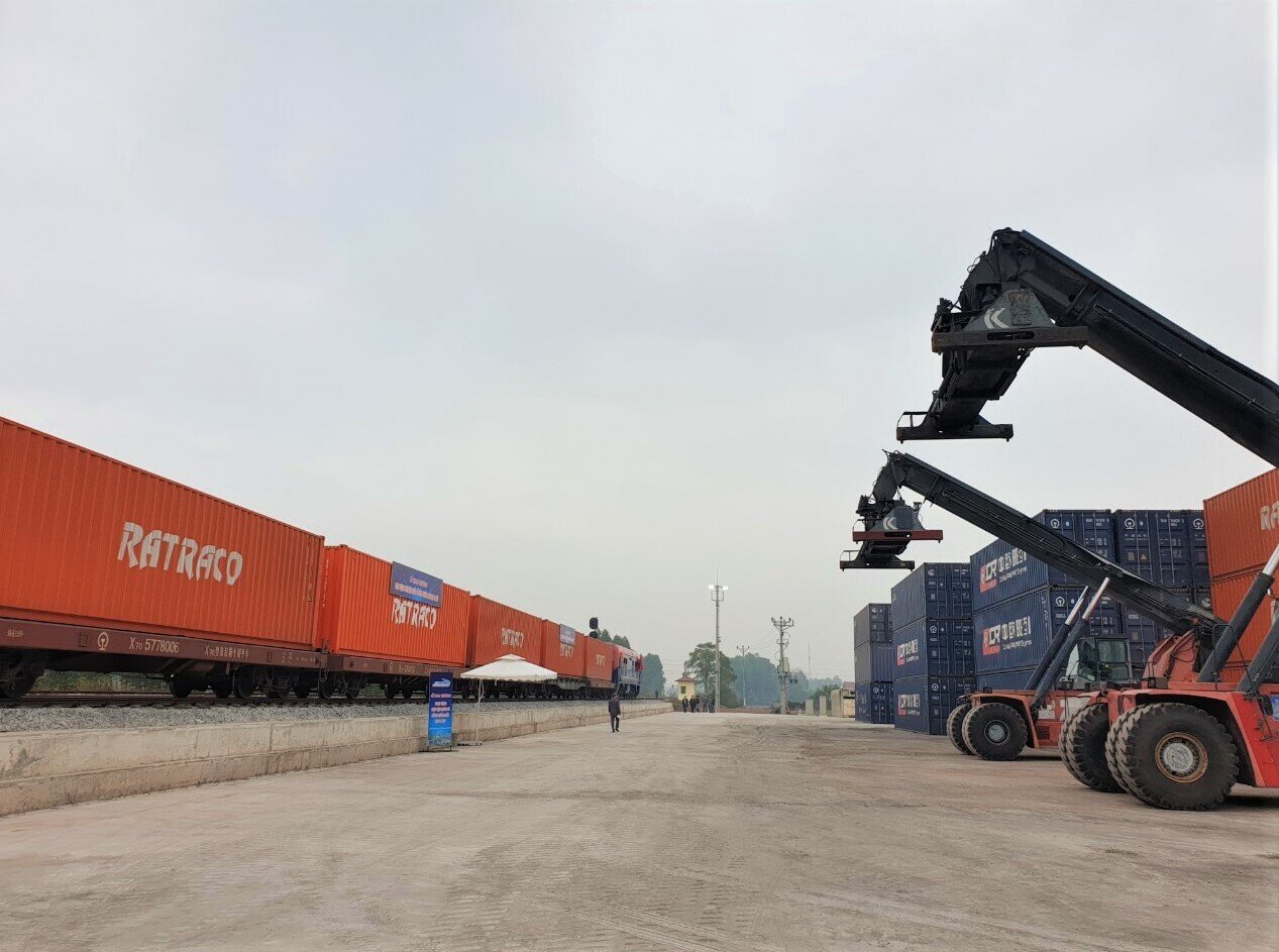 Để chuẩn bị cho phương án khai thác hoạt động liên vận quốc tế tại ga Kép, năm 2022, Tổng công ty Đường sắt VN đã hoàn thành việc nâng cấp cải tạo và sửa chữa (giai đoạn 1) bãi hàng có tổng diện tích 27.658m2, đảm bảo đủ điều kiện hoạt động vận tải liên vận quốc tế hàng hóa bằng đường sắt. Cụ thể, bãi hàng diện tích 17.000m2 có kết cấu bê tông cốt thép đủ tiêu chuẩn chứa container; xe chở container, hàng nặng và cẩu chuyên dụng hoạt động.