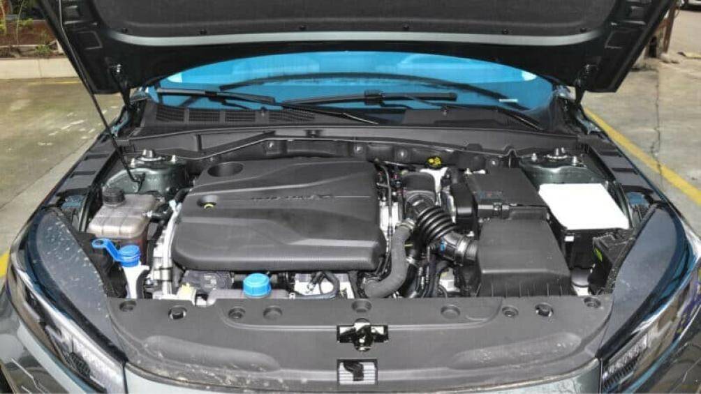 Về hiệu năng, Changan Yida c&oacute; động cơ xăng tăng &aacute;p Blue Core 1,5 l&iacute;t cho c&ocirc;ng suất 170 m&atilde; lực v&agrave; 260 Nm