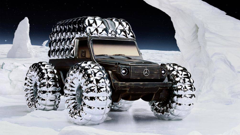 Mercedes-Benz và hãng thời trang cao cấp Moncler của Italy đã cùng nhau tạo ra một cỗ xe bốn bánh lạ mắt