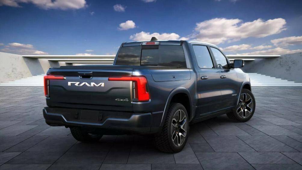 Ram 1500 REV 2024 được thiết kế giống như phiên bản Ram 1500 chạy động cơ đốt trong truyền thống