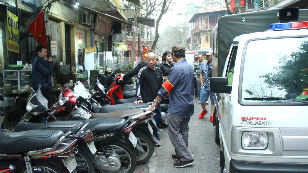 Quá trình triển khai trước khi ra quân xử lý, phường Hàng Bồ đã tuyên truyền, nhắc nhở và các hộ dân cũng đã cam kết không vi phạm, lấn chiếm vỉa hè.
