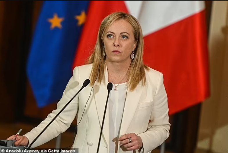 Sau khi thảm kịch xảy ra, Thủ tướng Italy Giorgia Meloni đã gửi thư đề nghị các lãnh đạo châu Âu lập tức hành động để giải quyết vấn đề người di cư trái phép vào châu Âu vốn tồn tại dai dẳng trong nhiều năm qua. Bà Meloni nhấn mạnh cần tìm ra biện pháp ngăn người di cư bất chấp nguy hiểm tới tính mạng vượt biển tới châu Âu. Ảnh - Getty