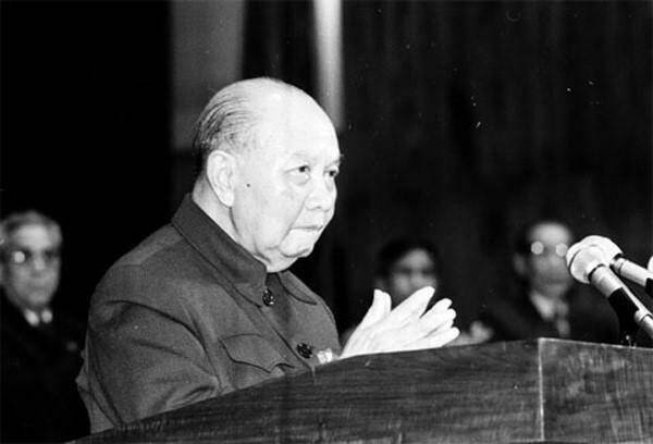 Ông Trường Chinh (1907 - 1988) đã giữ các chức vụ quan trọng trong hệ thống chính trị của Việt Nam bao gồm: Tổng Bí thư của Đảng Cộng sản Việt Nam, Chủ tịch Hội đồng Nhà nước, Hội đồng Quốc phòng (tương đương với Chủ tịch nước bây giờ) nhiệm kỳ 1981-1987.