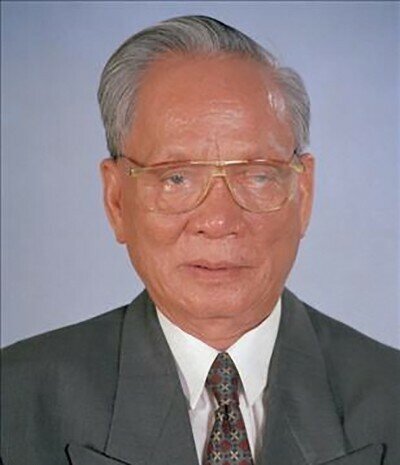 Ông Lê Đức Anh (1920-2019) là Chủ tịch nước Cộng hòa Xã hội Chủ nghĩa Việt Nam từ năm 1992 đến tháng 9/1997. Trước khi trở thành Chủ tịch nước, ông Lê Đức Anh từng giữ các chức vụ quan trọng trong hệ thống chính trị của Việt Nam như: Tổng Tham mưu trưởng Quân đội Nhân dân Việt Nam (1986-1987), Đại tướng, Bộ trưởng Bộ Quốc phòng Việt Nam, Cố vấn Ban chấp hành Trung ương Đảng.