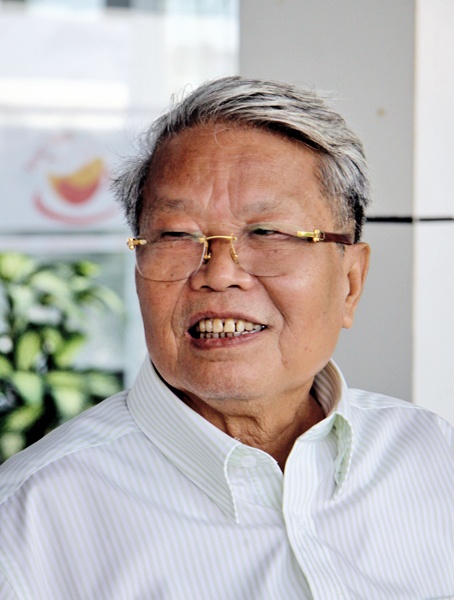 Ông Trần Đức Lương (sinh năm 1937) là Chủ tịch nước Việt Nam trong hai nhiệm kỳ từ năm 1997 - 2006. Trước đó, ông từng giữ chức: Phó chủ nhiệm, Chủ nhiệm Ủy ban KH&KT của Quốc hội, Phó chủ tịch Hội đồng Bộ trưởng, Phó Thủ tướng.