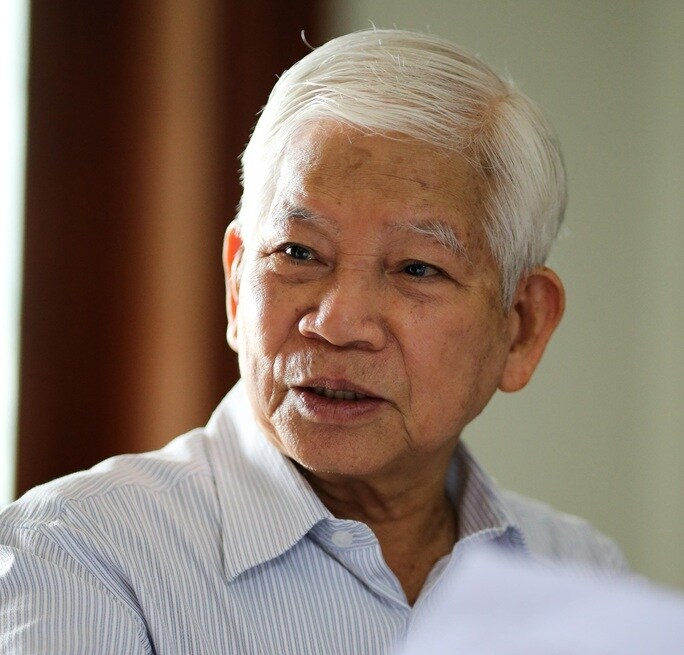 Ông Nguyễn Minh Triết (sinh năm 1942) từng giữ các chức vụ: Trưởng ban Dân vận Trung ương, Bí thư Thành ủy TP. HCM... Ông giữ chức Chủ tịch nước Việt Nam trong thời gian từ năm 2006 - 2011.