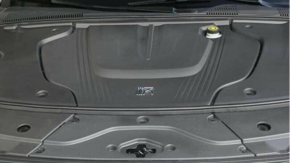 BYD Han chưa được tiết lộ chi tiết về động cơ, chỉ biết các mẫu xe sẽ có phạm vi hoạt động là 506 km, 605 km, 610 km và 715 km