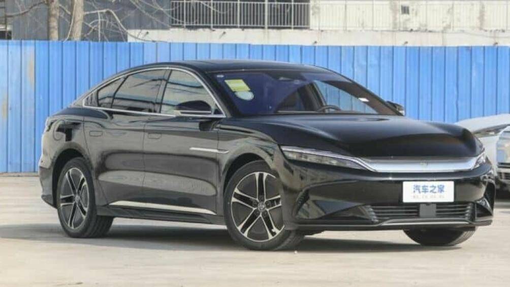 Ngoài ra là 3 bản cũ bao gồm bản cao cấp với phạm vi hoạt động là 715 km cùng 2 mẫu xe đặc biệt với phạm vi di chuyển 610 km và 715 km