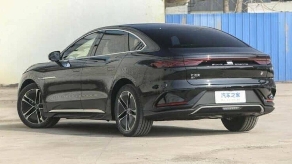 Dự kiến BYD sẽ ra mắt tổng cộng 5 mẫu xe Han EV Genesis 2023 với mức giá từ 225.000 nhân dân tệ đến 315.000 nhân dân tệ (714 triệu đồng - 1,08 tỷ đồng)