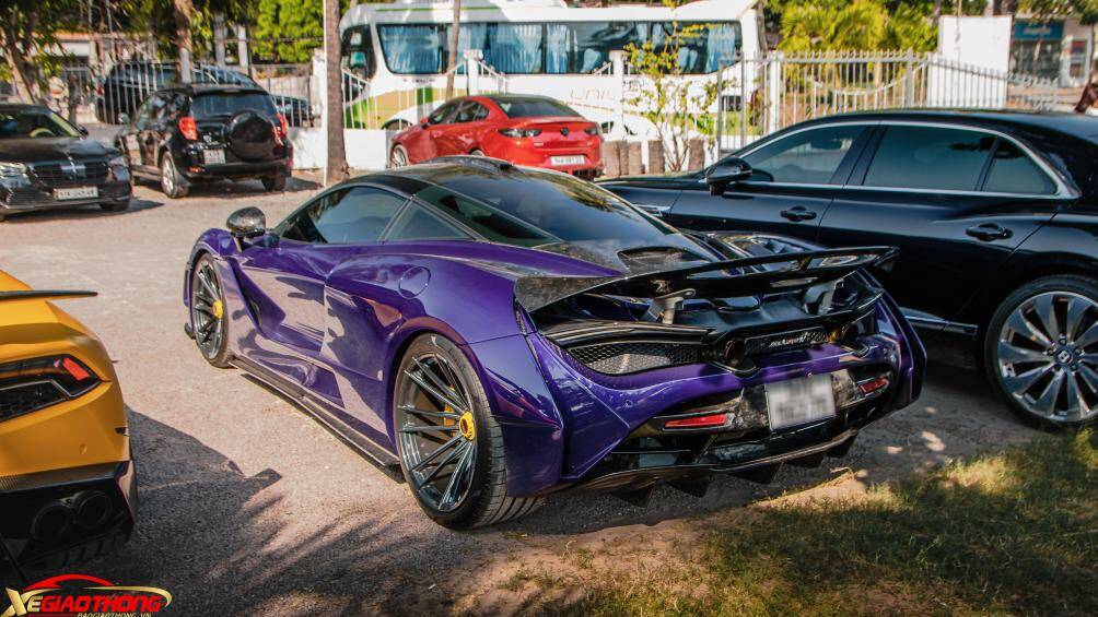 Phần lớn ngoại thất nguyên bản của chiếc McLaren 720S đều được thay thế bằng phần vỏ xe hoàn toàn mới do Novitec thiết kế (chỉ duy nhất cửa xe vẫn được giữ nguyên). Bộ vỏ mới được làm từ chất liệu carbon có độ cứng cao nhưng đồng thời rất nhẹ