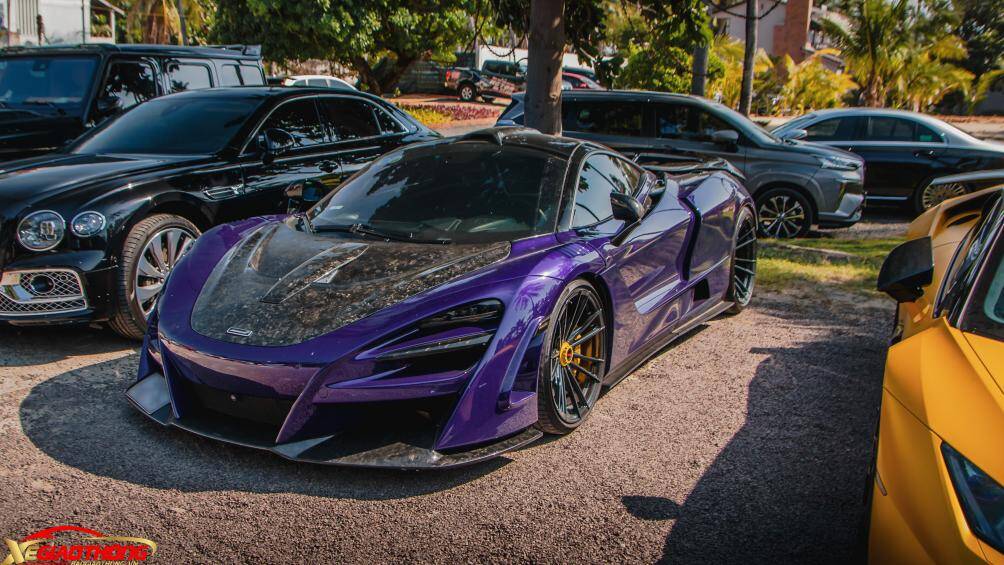Nguyên bản xe mang màu tím Lantana Purple độc nhất Việt Nam. Lớp sơn này do bộ phận MSO (McLaren Special Operation) phát triển và ngốn tới 9.400 USD (tương đương hơn 210 triệu đồng) trong tổng chi phí mua xe