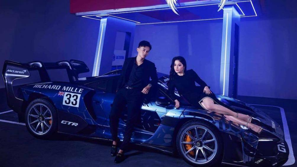 Cách đây hơn 1 tuần, Phan Công Khanh - chủ kinh doanh siêu xe tại TP.HCM vừa đăng hình ảnh chụp mẫu siêu xe McLaren Senna GTR mới nhất