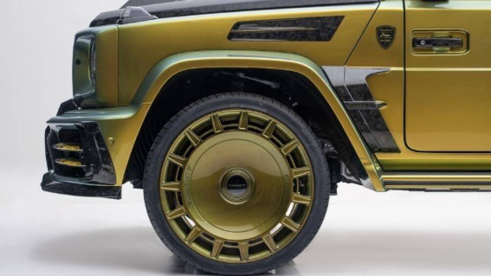 Gronos Coupé EVO C cũng gây ấn tượng với nhiều đường gân dập nổi được cắt xẻ táo bạo, đi cùng bộ mâm khí động học FD.15 với kích thước 24 inch