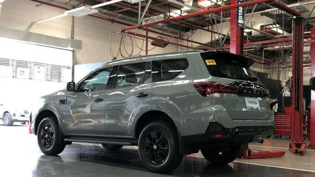 Xe có 4 màu sơn ngoại thất là trắng Aspen Pearl White (đắt hơn 15.000 Peso), đen Galaxy Black, đỏ Fiery Red và xám Stealth Pearl Gray