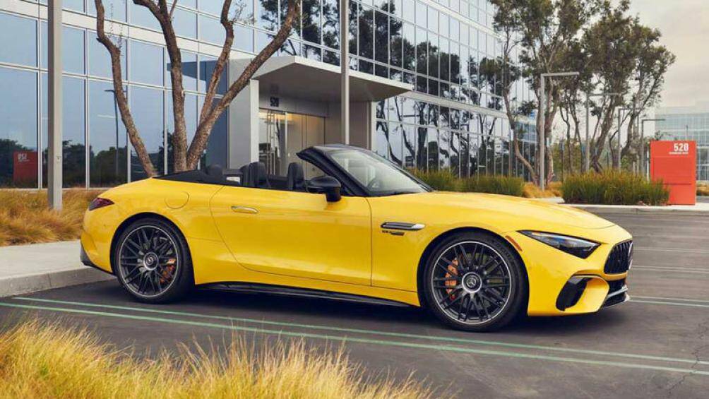 7. Mercedes-Benz AMG SL 63 Roadster 2023 (giá khởi điểm: 178.100 USD)