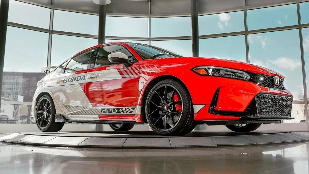 Honda vừa hé lộ chiếc xe đua Civic Type R 2023 mới nhất trong bộ sưu tập xe an toàn tại giải đua IndyCar