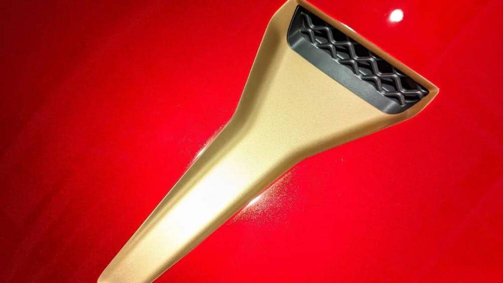 Nissan GT-R50 by Italdesign trang bị động cơ V6 twin-turbo 3.8L của GT-R NISMO cho công suất tối đa đạt 720 mã lực và mô-men xoắn 780 Nm