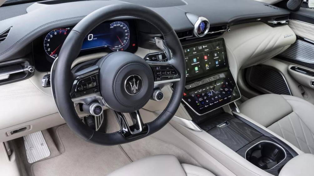 GranTurismo Modena sẽ có giá 174.000 USD (khoảng 4,1 tỷ đồng), phiên bản Trofeo có giá 205.000 USD (khoảng 4,8 tỷ đồng)