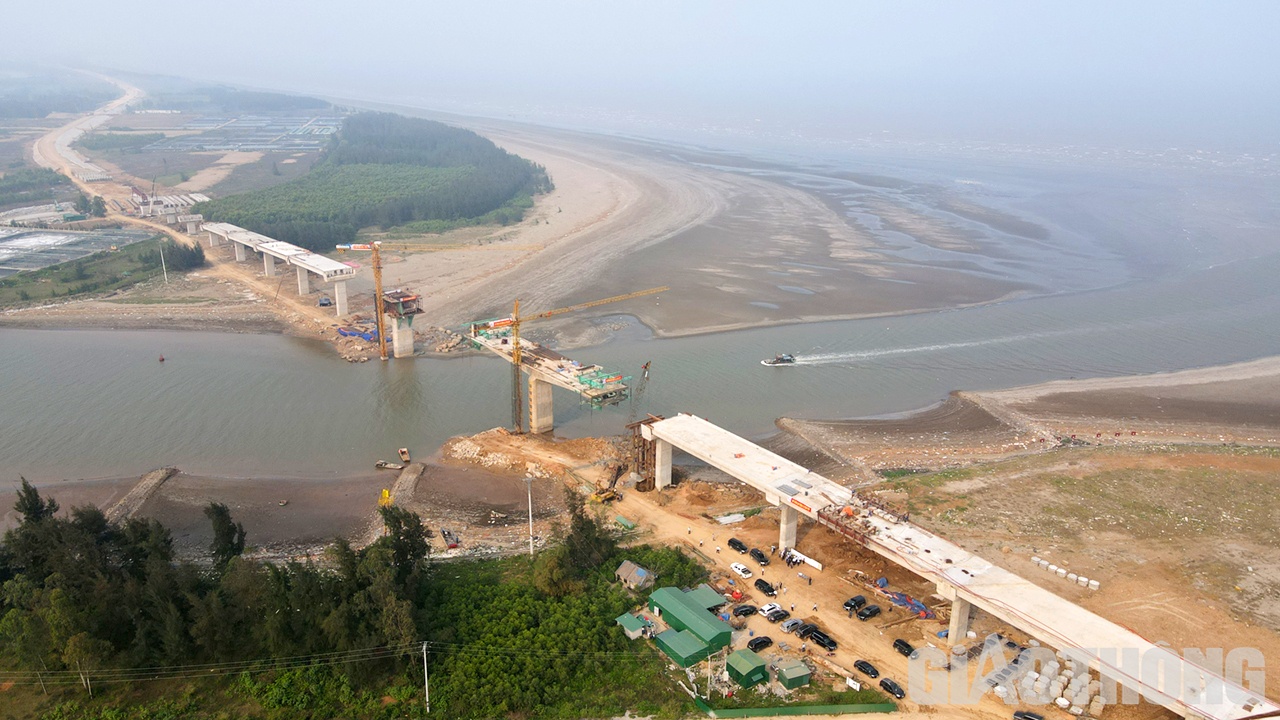 Dự án Đường ven biển từ Nghi Sơn (Thanh Hóa) đến Cửa Lò (Nghệ An) đoạn Km7 - Km76 có tổng mức đầu tư là 4.651 tỷ đồng. Thời gian thi công theo hợp đồng là 48 tháng, bắt đầu từ tháng 2/2022 và kết thúc tháng 2/2026.