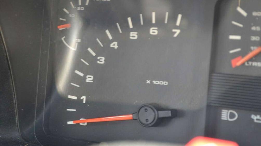 Xe có mọi thứ của nguyên bản chỉ khác là nó thuộc biến thể tốc độ RS500. Chiếc xe này mới chỉ đi được quãng đường 8.356 km