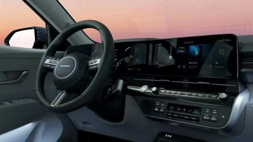 Hệ thống điều hòa tự động 2 vùng, sưởi ghế, cổng USB Type C trước/sau, sạc không dây và hệ thống đèn viền