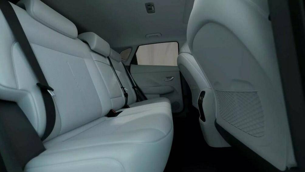 Những trang bị an toàn chủ động ADAS có trên xe như hệ thống kiểm soát hành trình thông minh dựa trên định vị và hỗ trợ lái trên cao tốc...