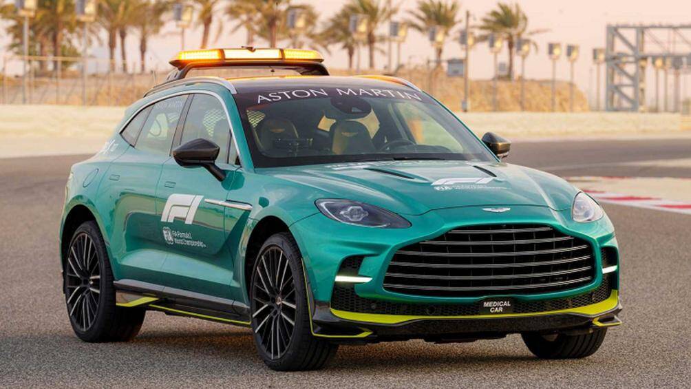 Ngoại thất của DBX707 có nâng cấp lưới tản nhiệt trước, cánh gió sau và khuếch tán sau theo phong cách thể thao, mâm hợp kim kích thước 23 inch