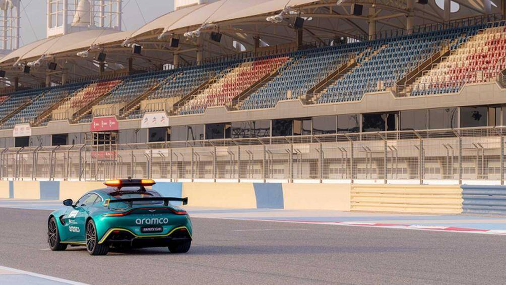 Kết hợp hộp số 9 cấp MCT 9G-TRONIC của AMG và bộ ly hợp ướt, khả năng tăng tốc từ 0-100 km/h trong 3,3 giây và tốc độ tối đa 310 km/h