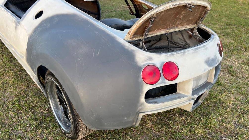 Xe được trang bị động cơ V8 Modular 4.6L, công suất dao động từ 235 đến 239 mã lực