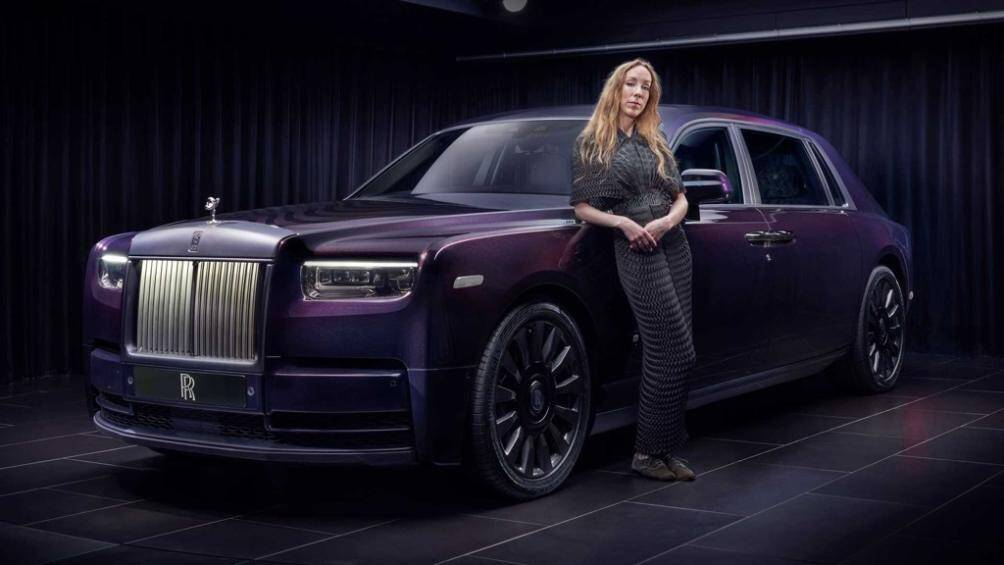 Hãng Rolls-Royce hợp tác với nhà thiết kế thời trang Iris van Herpen để chế tạo ra chiếc xe có thiết kế tỉ mỉ nhất thế giới có tên Syntopia
