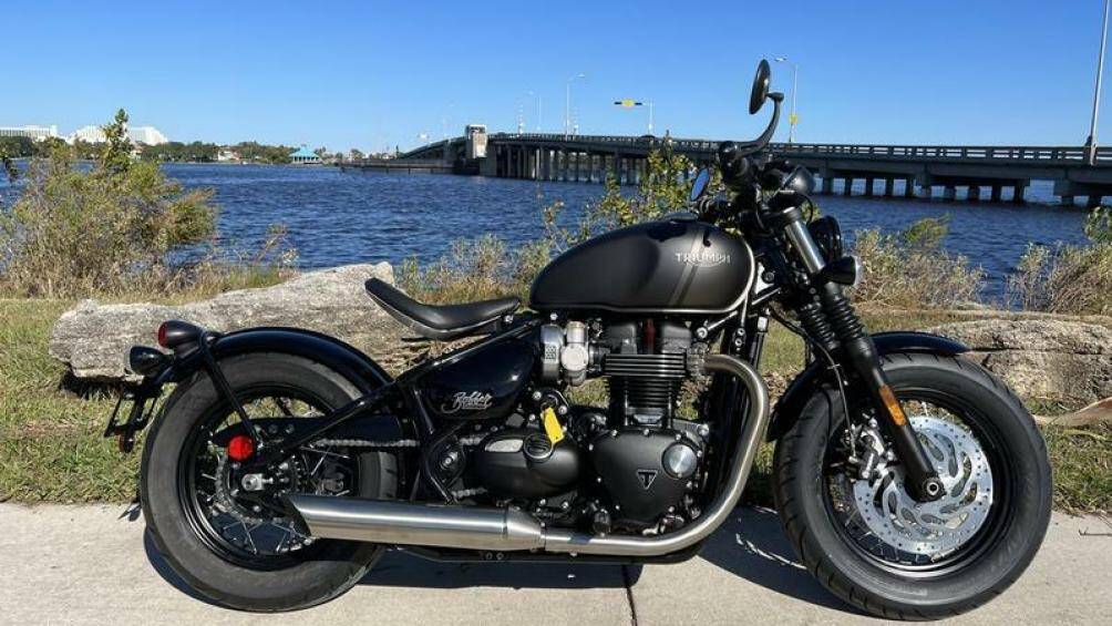 8. Triumph Bonneville Bobber (giá khởi điểm: 13.795 USD)