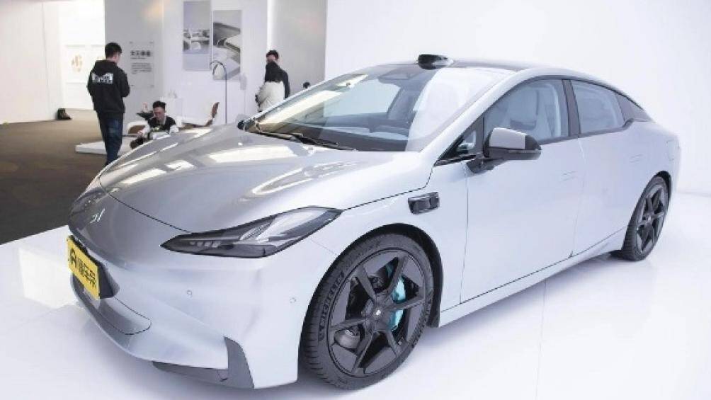 Trình làng bản concept từ cuối năm 2022, mẫu ô tô điện GAC Aion Hyper GT giờ đây đã chính thức ra mắt tại Trung Quốc