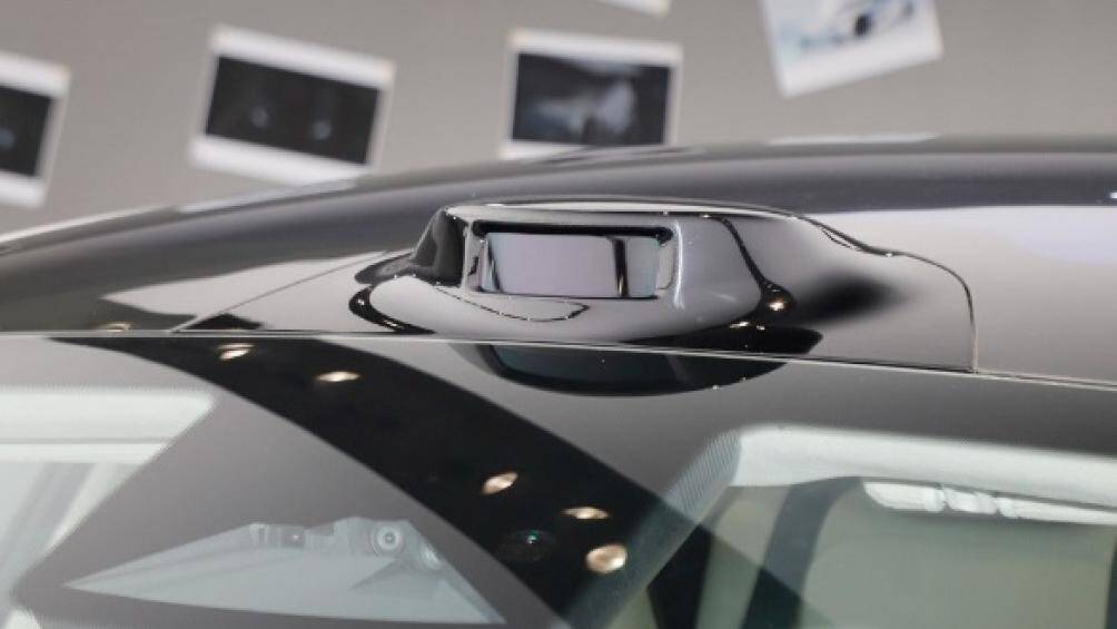 Ngoài ra, GAC Aion Hyper GT có nóc được thiết kế dạng kính càng giúp không gian nội thất trở nên thoáng đãng, rộng rãi hơn