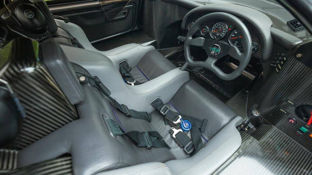 Khối động cơ này giúp xe có khả năng tăng tốc 0-100 km/h chỉ dưới 4 giây và tốc độ tối đa 215 km/h