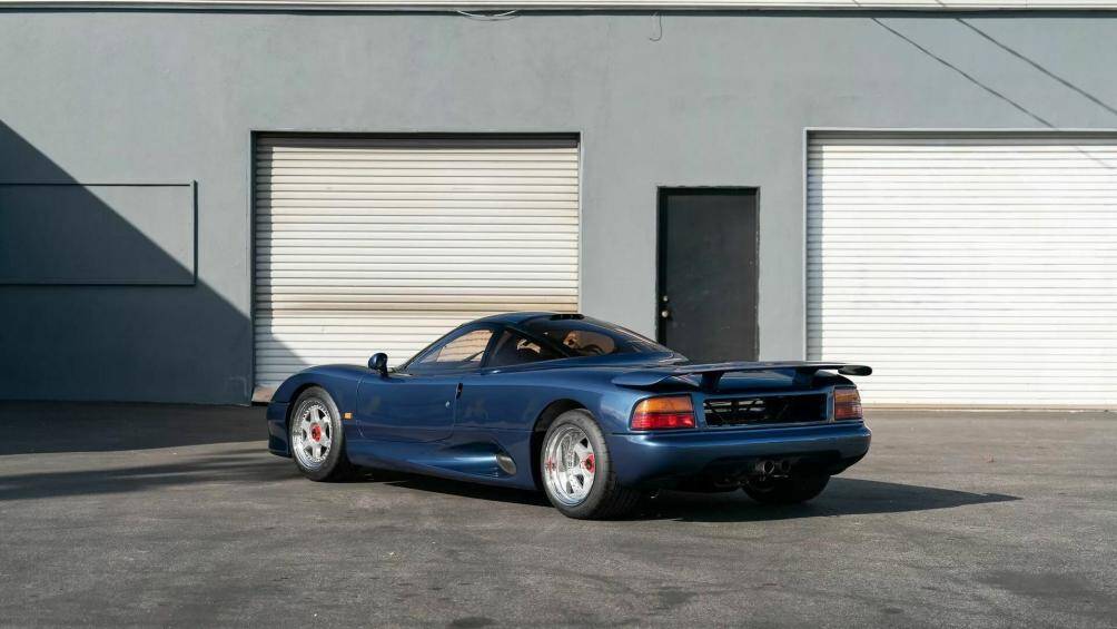 Có tổng cộng 53 chiếc xe XJR-15 được sản xuất và chỉ có 27 xe được làm với thông số kỹ thuật bản thương mại, còn lại chỉ dùng trong đường đua