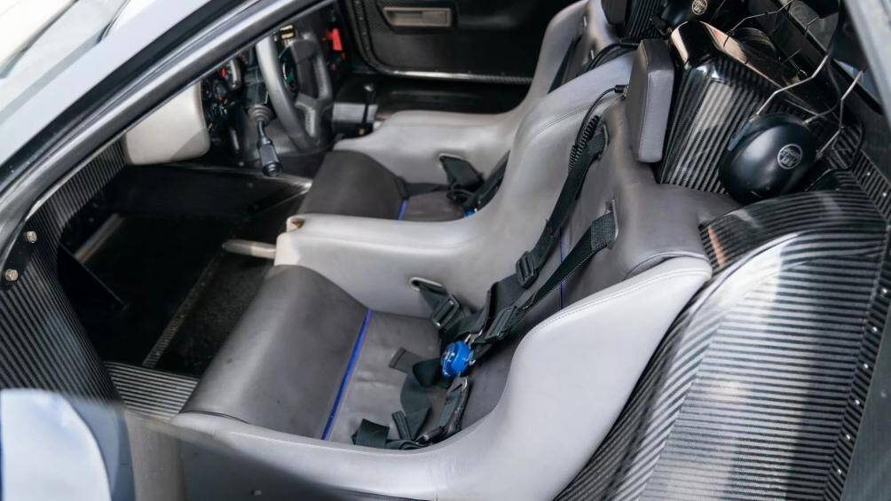 Được biết, chiếc Jaguar XJR-15 sắp được bán đấu giá có số khung gầm "042" và chủ nhân là nhà sưu tập ở châu Á vào tháng 7/1991