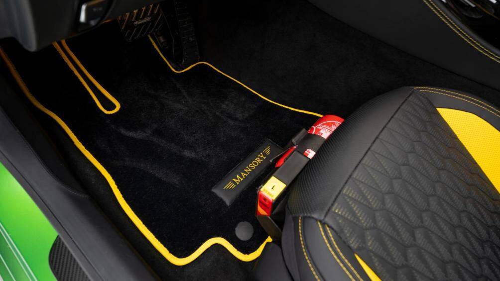 Mansory đã nâng cấp sức mạnh chiếc xe, công suất mới đạt 880 mã lực và mô-men xoắn 1.490 Nm