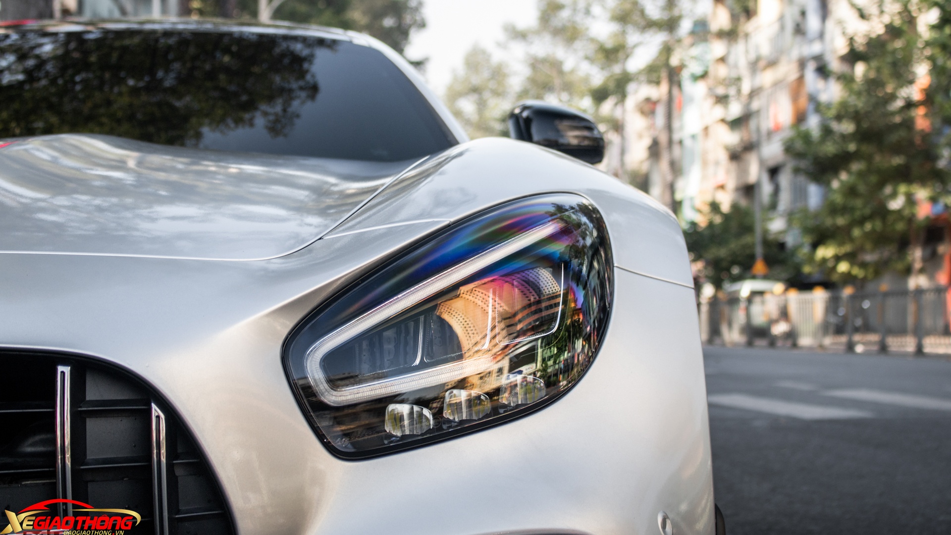 AMG GT R là phiên bản nâng cấp của dòng GTS Coupe , ra mắt năm 2016 và đã được Mercedes-Benz đầu tư mạnh để trở thành một chiếc xe đua đường phố thực thụ