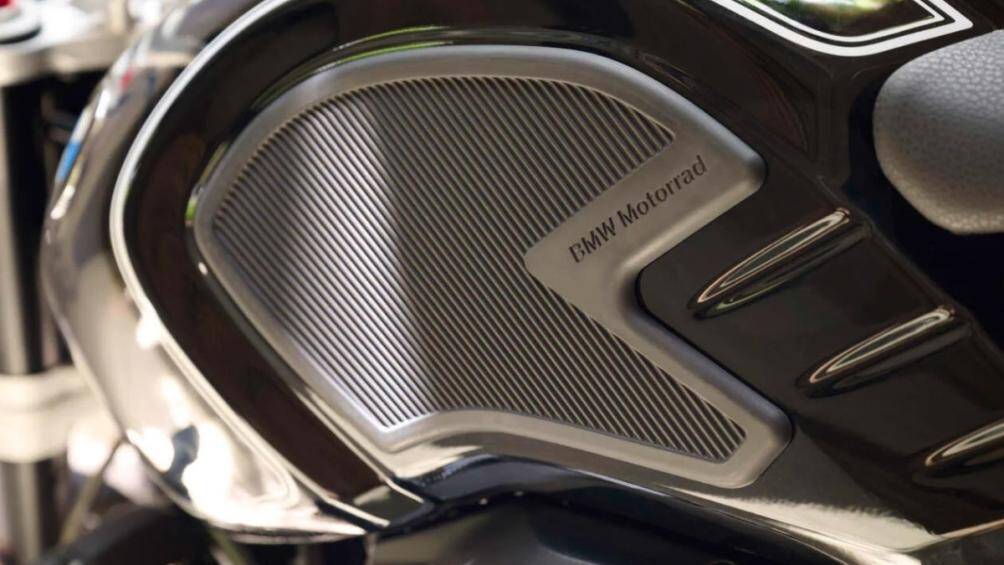 Giá bán của mẫu mô tô này tại Malaysia từ 129.500 RM (690 triệu đồng)