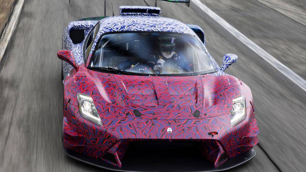 MC20 GT2 thừa hưởng động cơ Nettuno V6 từ phiên bản thương mại, tuy nhiên được nâng cấp công nghệ MTC từ giải đua F1