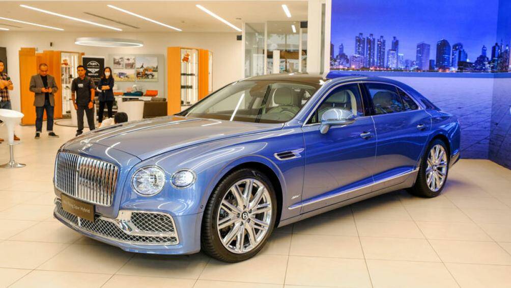 1. Bentley Flying Spur Mulliner Hybrid (giá khởi điểm: 297.400 USD)