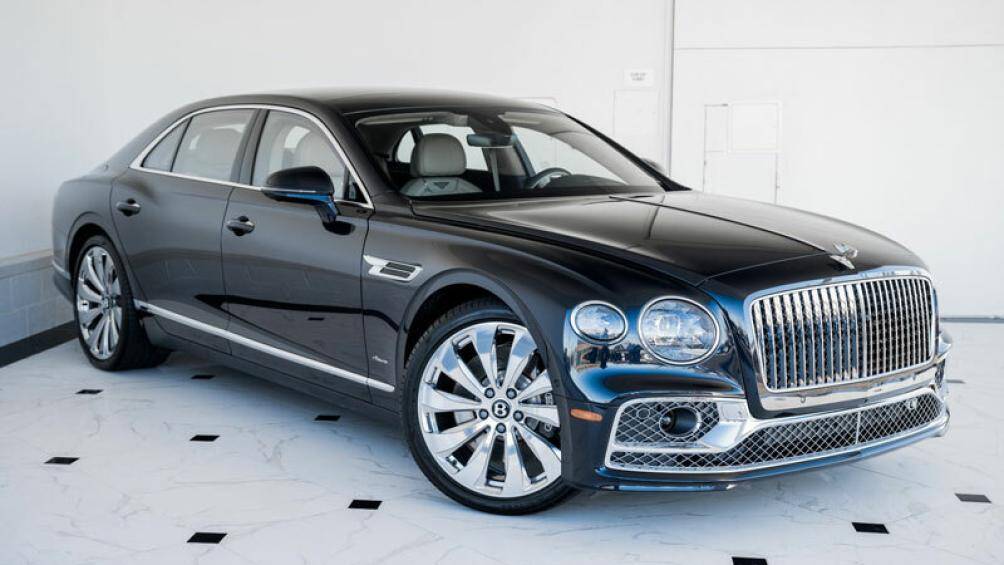 2. Bentley Bentayga Azure Hybrid (giá khởi điểm: 234.025 USD)