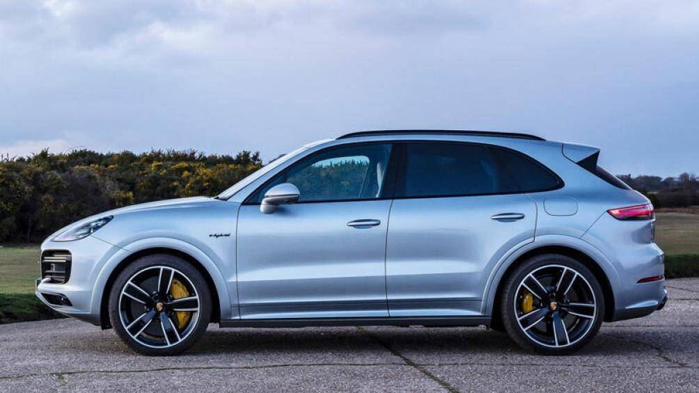 4. Porsche Cayenne Turbo S E-Hybrid (giá khởi điểm: 171.300 USD)